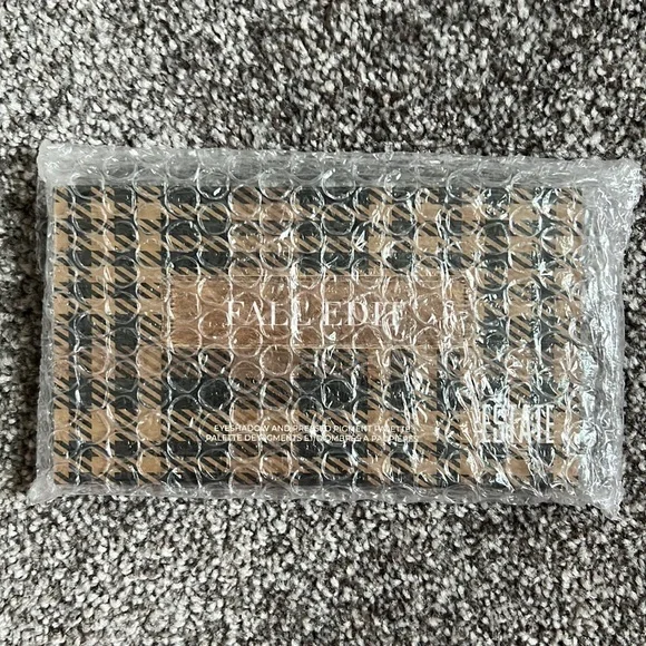 ESTATE COSMETICS FALL EDIT Eyeshadow and Pressed Pigment Palette - Picture 3 of 4